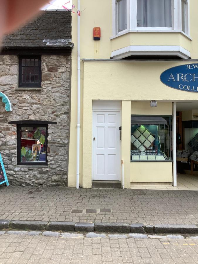 Second Floor Apartment Tenby Town Centre Esterno foto
